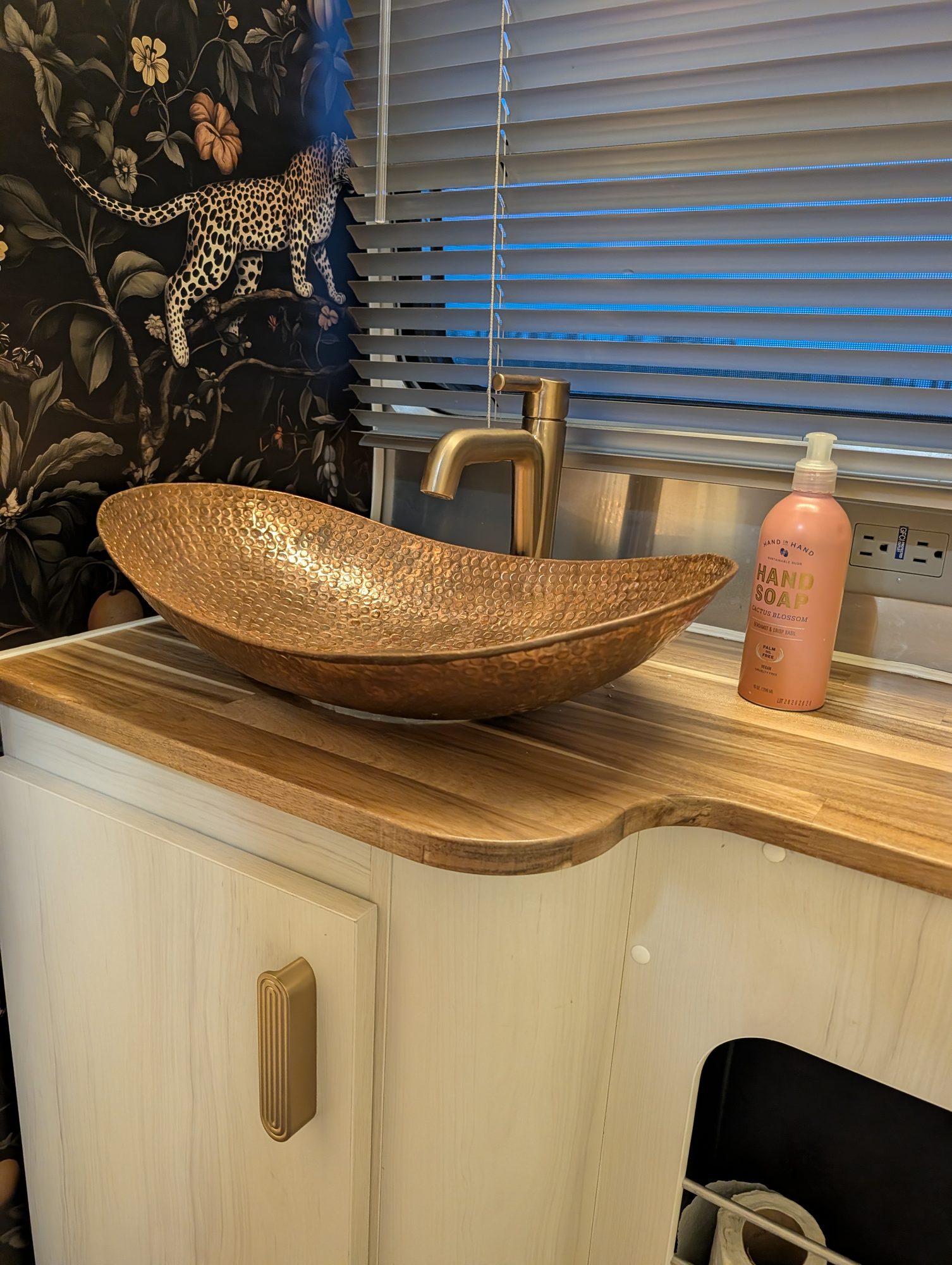Copper vessel sink